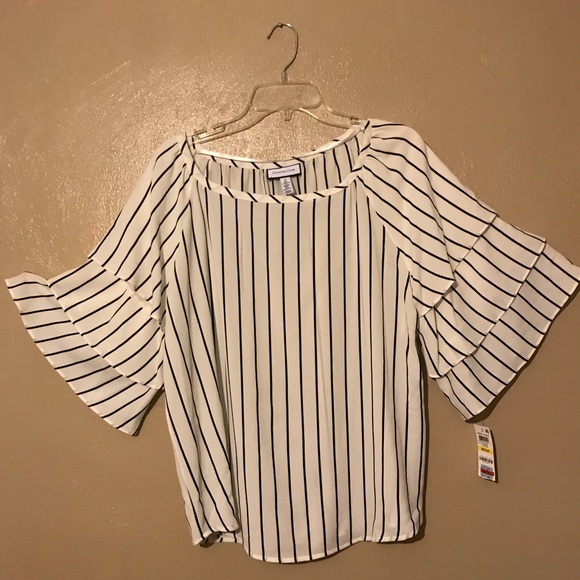 Charter Club Tops - Fabulous black:white top, with wide sleeves